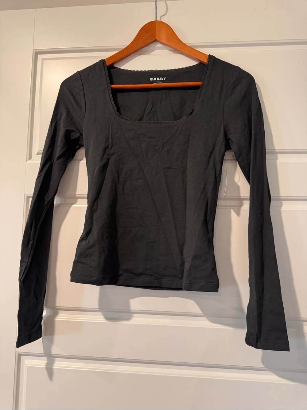 Old Navy Black Long-Sleeve Square Neck Tee